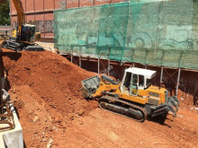 pá carregadora escavadora com lagartas Liebherr