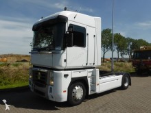 trattore Renault