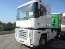Renault Magnum 440 tractor unit
