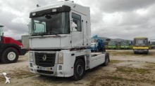 Renault Magnum 440.19 tractor unit