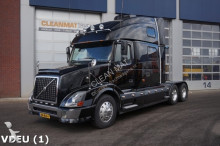 Volvo VNL tractor unit