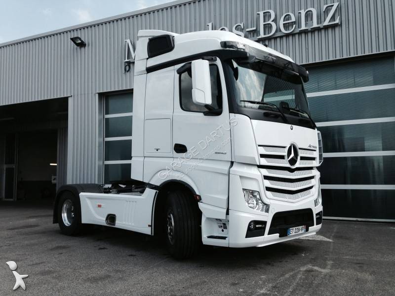 Voir les photos Tracteur Mercedes