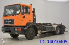 camion MAN F90 27.272 - 6 X 4