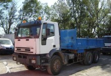 camión volquete bilateral Iveco