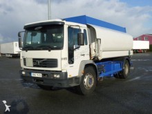 camión cisterna hidrocarburos Volvo
