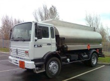 camión cisterna hidrocarburos Renault