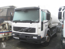 camión cisterna hidrocarburos Volvo