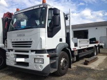 camión portamáquinas Iveco