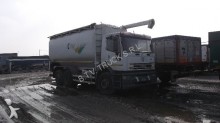camión cisterna Iveco