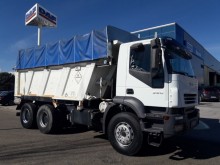 camión Iveco Trakker 380