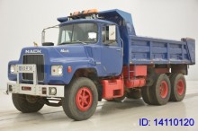 camion Mack DM609.6X4