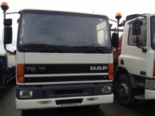 camión caja abierta DAF