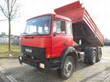 camión volquete Iveco
