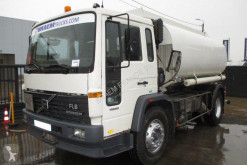 camión cisterna hidrocarburos Volvo