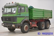 camion tri-benne Mercedes