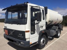 camion citerne hydrocarbures Volvo