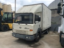 camion fourgon Nissan