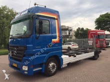 camion portacontainers Mercedes