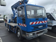 camión plataforma elevadora articulada telescópica Iveco
