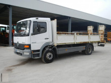 camión caja abierta estándar Mercedes