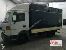 camion trasporto bestiame Nissan
