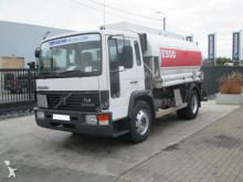 camión cisterna hidrocarburos Volvo