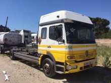 camion porte containers Mercedes