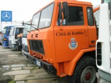 camion ribaltabile trilaterale usato
