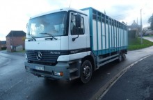 camion trasporto bestiame Mercedes