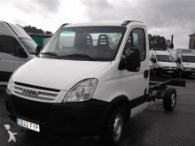 camión chasis Iveco