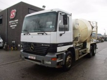camion cisterna polverulenti Mercedes