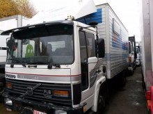 camion van à chevaux Volvo