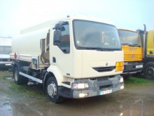 camión cisterna hidrocarburos Renault
