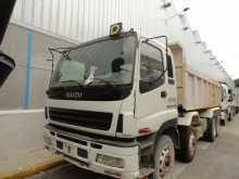 camión volquete Isuzu