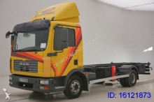 camion portacontainers MAN
