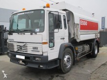 camión cisterna hidrocarburos Volvo