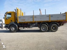 camión volquete trilateral Renault