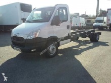 camión chasis Iveco