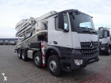 camión Mercedes Arocs 3240