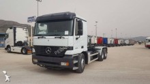 camion portacontainers Mercedes