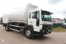 camion citerne Volvo