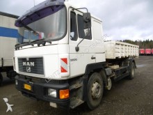 camion benne MAN