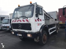 camion nacelle articulée télescopique Mercedes