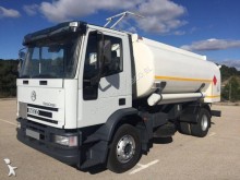 camión cisterna hidrocarburos Iveco