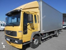 camion fourgon déménagement Volvo