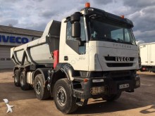 camión volquete escollera Iveco