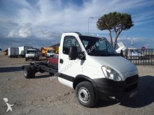 camión chasis Iveco