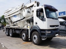 camion pompe à béton Renault