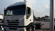 camión chasis Iveco