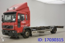 camion porte containers Volvo
